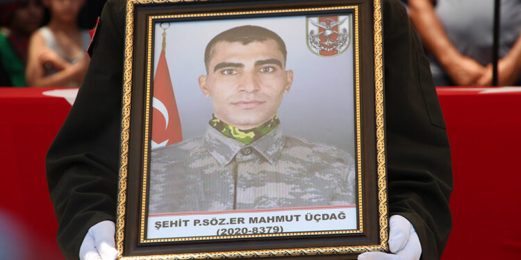 Pençe-Kilit şehidi Mahmut Üçdağ, toprağa verildi