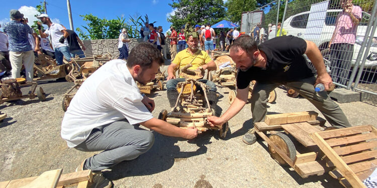 Rize'de, 14'üncü 'Formulaz' tahta araba yarışı heyecanı