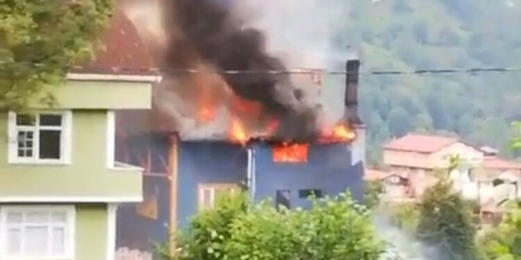 Rize'de, özel çay fabrikasında yangın