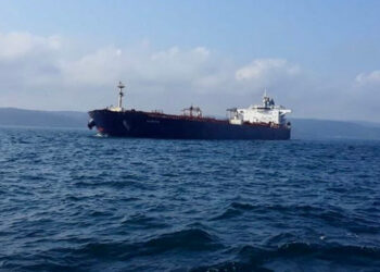 Rumeli Feneri açıklarında petrol tankeri arıza yaptı