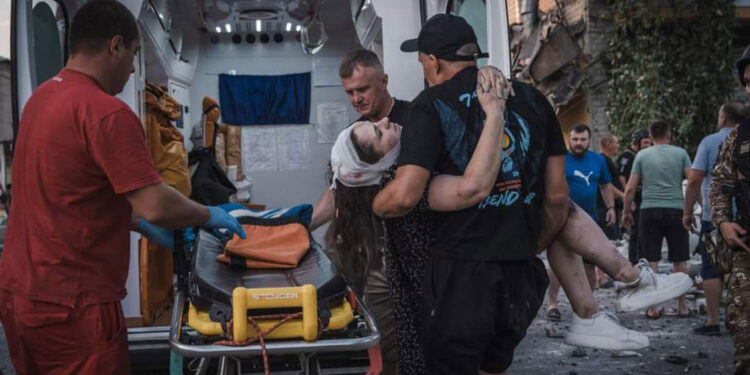 Rusya Donetsk'de yerleşim yerlerini vurdu: 7 ölü, 67 yaralı