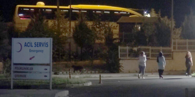 Şehitlik ziyaretine giden öğrenciler yemekten zehirlendi