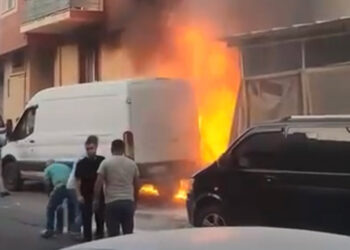 Sigara izmaritinden çıkan yangında 8 kişi dumandan etkilendi