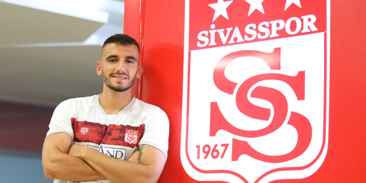 Sivasspor, Achilleas Poungouras'la sözleşme imzaladı