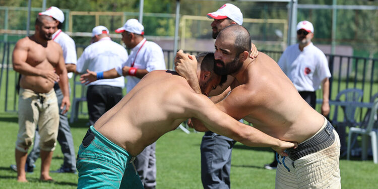 Sivas'ta Muhsin Tazıcıoğlu Karakucak Güreşleri Festivali