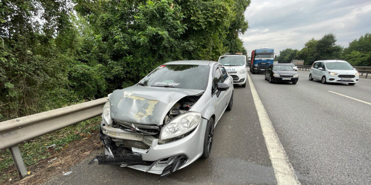 TEM Otoyolu'nda zincirleme kaza; 3 yaralı