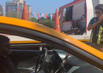 Taksim’de müşteri seçen taksicilere para cezası