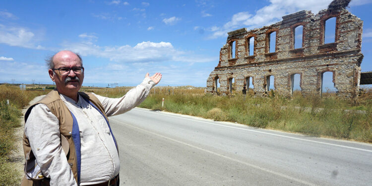 Tek duvarı kalan tarihi asker hastanesi için korunsun çağrısı