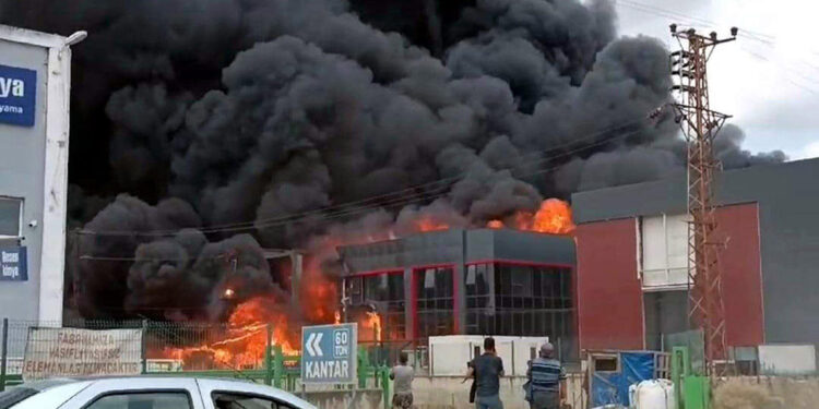 Tekirdağ'daki fabrika yangını 9 saatte söndürüldü