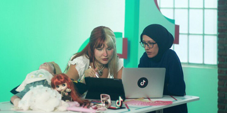 TikTok Kafa Kafaya kampanyasıyla yeni efektler oluşturdu