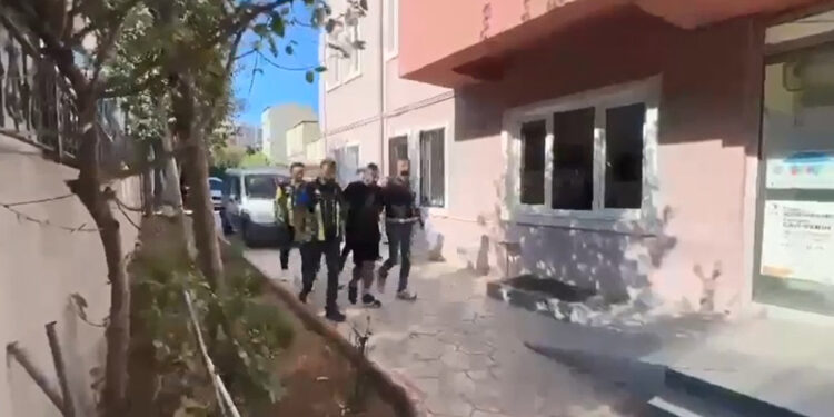 Trafiği durdurup halay çeken 5 sürücüye 18 bin lira ceza 