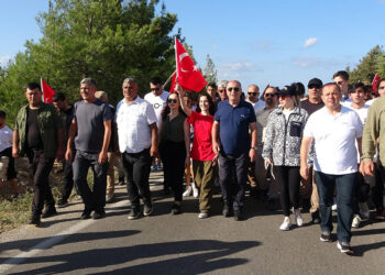 Ümit Özdağ, Çanakkale'de Zafer Yürüyüşü'ne katıldı