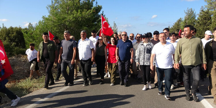 Ümit Özdağ, Çanakkale'de Zafer Yürüyüşü'ne katıldı
