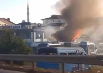 Ümraniye'de karavan dönüşümü yapılan işyerinde yangın