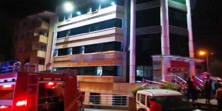 Yalova'da hastanede yangın; 61 hasta tahliye edildi