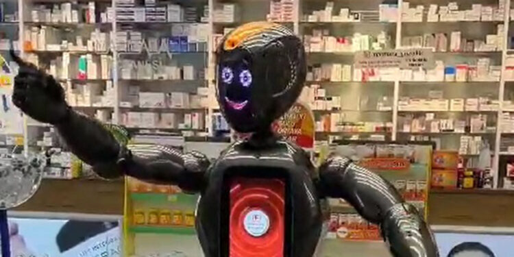 Yapay zeka robotu 'Marbot Ada', Yalova'da işbaşı yaptı