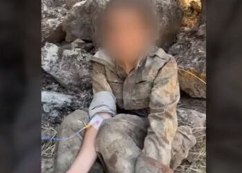 Yaralı kadın teröriste Mehmetçik'ten müdahale