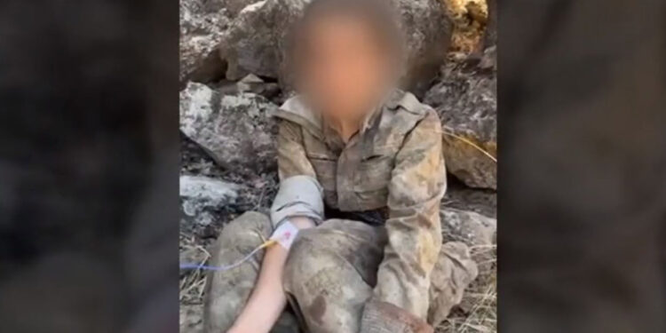 Yaralı kadın teröriste Mehmetçik'ten müdahale