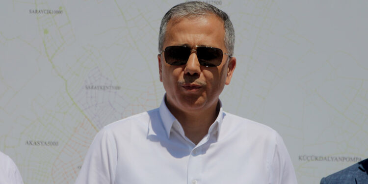 Yıkılması gereken ağır hasarlı yapı stokunun yüzde 49'u bitirildi