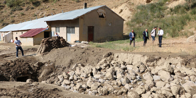 Yüksekova'da sel sonrası hasar tespiti
