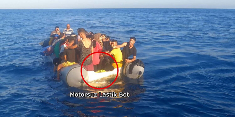 Yunan unsurlarının geri ittiği 62 kaçak göçmen kurtarıldı