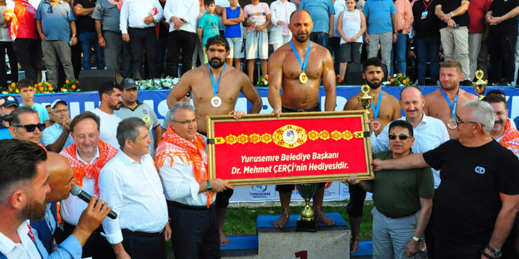 Yunusemre'de altın kemer Ali Gürbüz'ün oldu