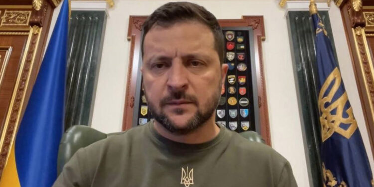 Zelenski, askere alım şeflerinin hepsini görevden aldı