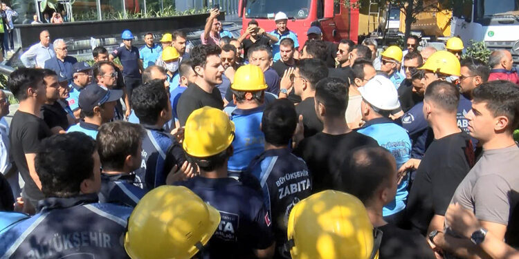 Zeytinburnu'nda yıkım sırasında arbede