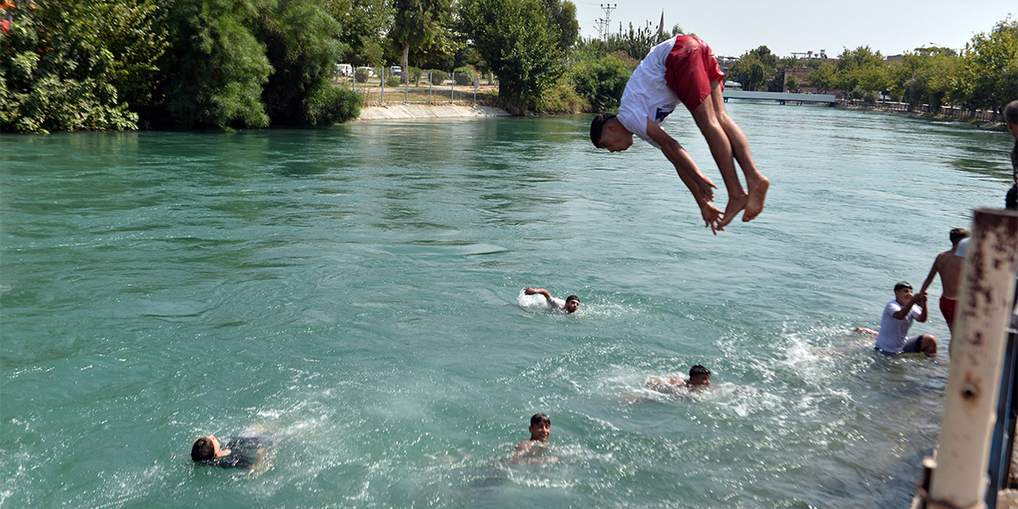 Adana'da termometreler 54 dereceyi gösterdi