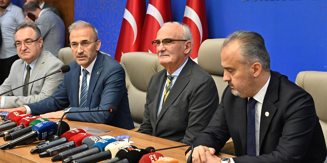 AK Parti Yerel Yönetimlerden Sorumlu Genel Başkan Yardımcısı Yusuf Ziya Yılmaz, 2023 Cumhurbaşkanlığı seçimlerini değerlendirip, muhalefete yönelik eleştirilerde bulunarak "Noter masası darmaduman olmuş vaziyette" dedi.