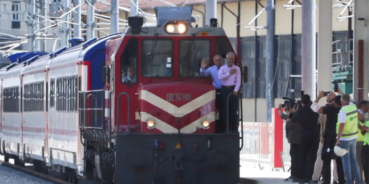 Bakan Uraloğlu, Sirkeci-Kazlıçeşme Raylı Sistem sürüşüne katıldı