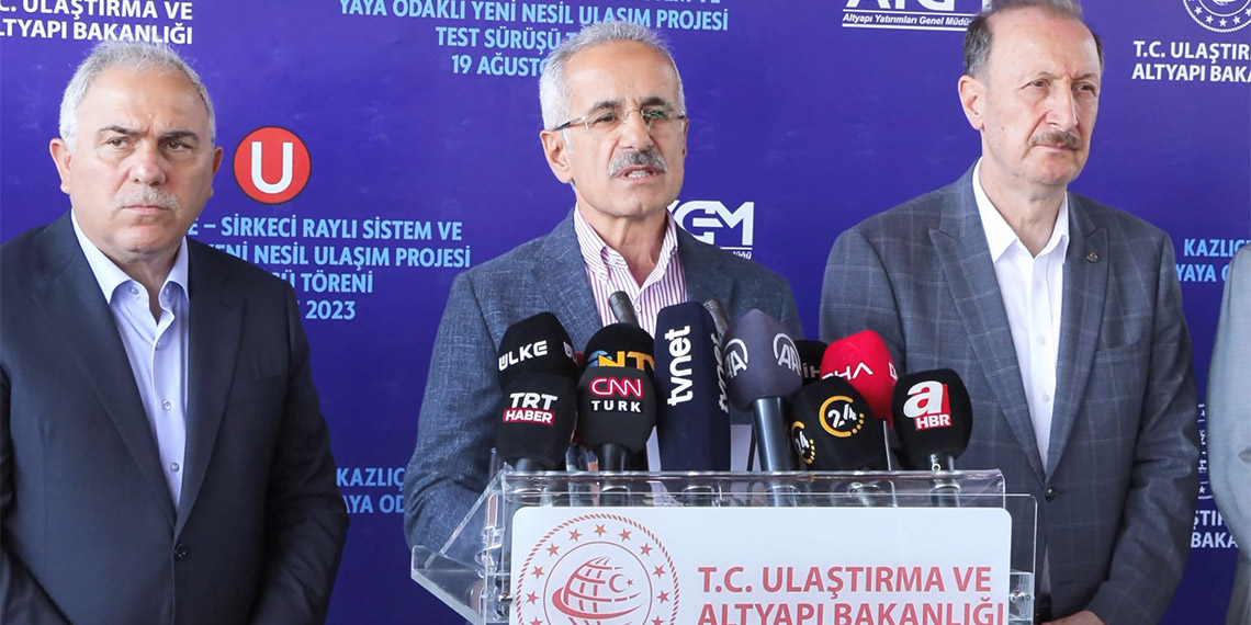 Bakan Uraloğlu, Sirkeci-Kazlıçeşme Raylı Sistem sürüşüne katıldı