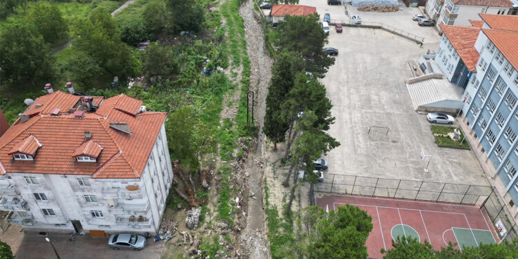 Antik su kanalında tarihi objeler ortaya çıktı