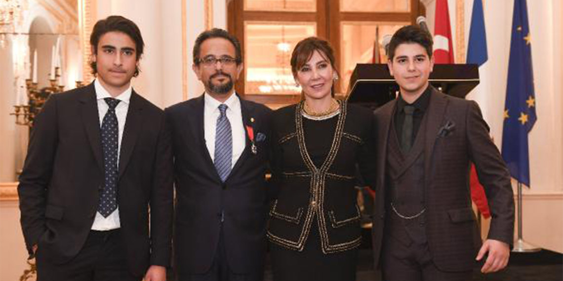 Yunanistan'ın Leros Adası'nda eşi Ali Sabancı’yla birlikte denizde kaza geçiren Vuslat Doğan Sabancı İstanbul'a getirildi. Sabancı, Şişli’deki özel hastaneye ambulansla sevk edildi.