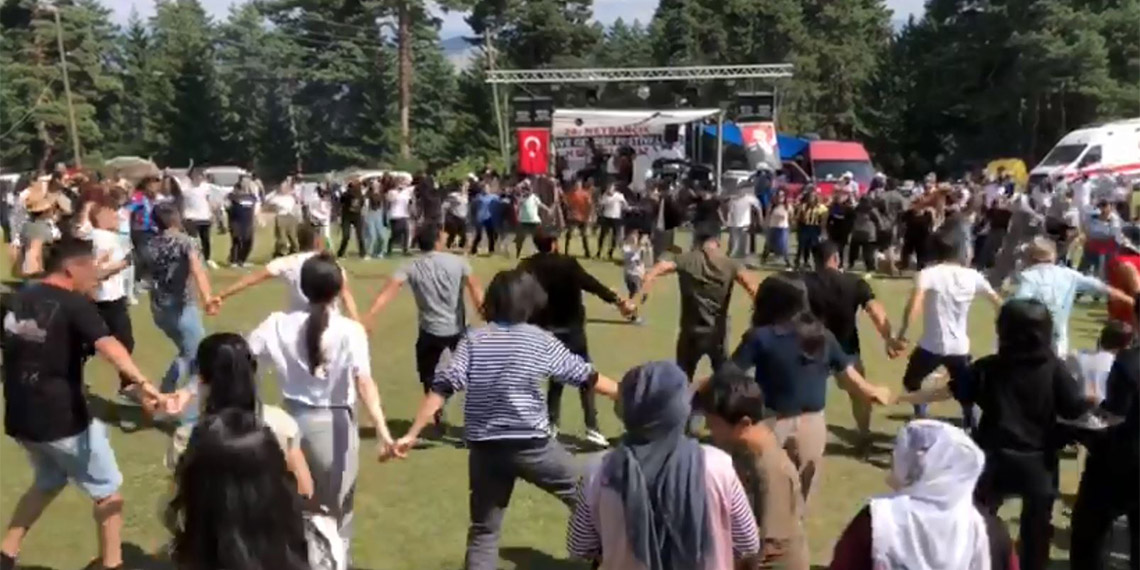 Artvin'in Şavşat ilçesinde yörede 'Gürcü Festivali' olarak da bilinen 'Satave Gevrek Festivali'nin 24'üncüsü düzenlendi.