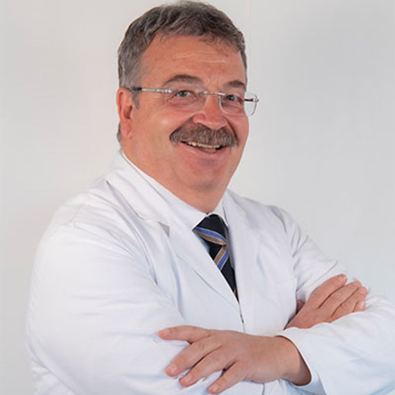 Güven Çayyolu Cerrahi Tıp Merkezi Göğüs Hastalıkları Bölümü Uzmanı Dr. Arif Keleşoğlu, "Tatil yerlerindeki havuzları, özellikle de kapalı havuzları kullanmamak astım hastaları için daha sağlıklı olacaktır” dedi.