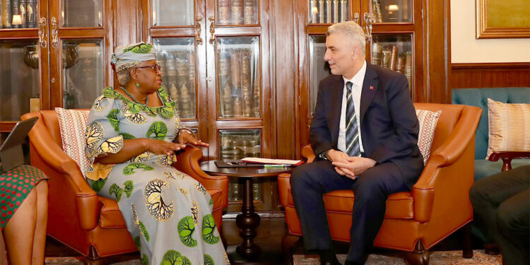 Bakan Bolat, DTÖ Genel Direktörü ile görüştü