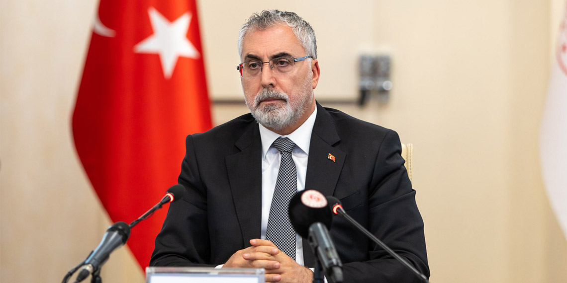 Çalışma ve Sosyal Güvenlik Bakanı Vedat Işıkhan, memur maaş zammı için verilen yeni teklifi açıkladı.