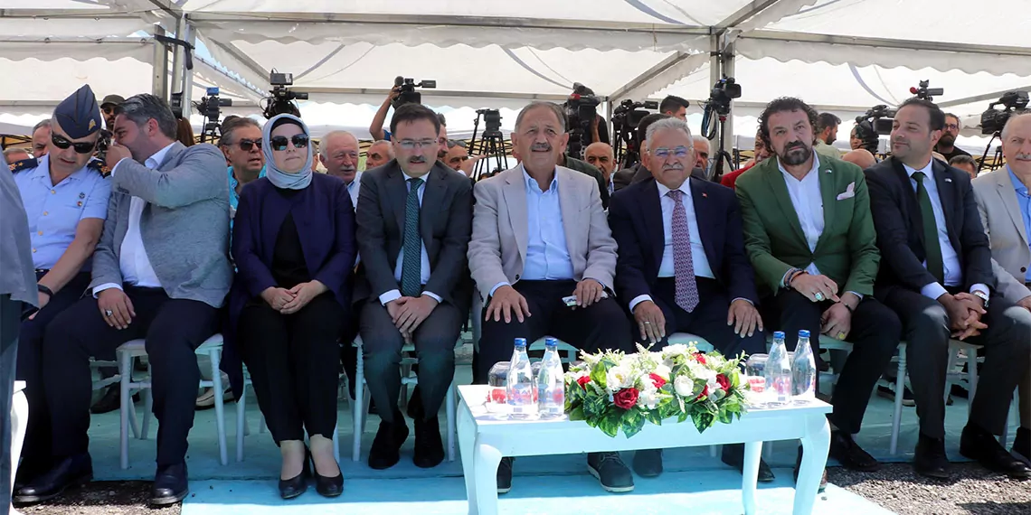 Çevre, şehircilik ve i̇klim değişikliği bakanı mehmet özhaseki, "i̇nsanın yaşayabileceği en büyük deprem bağımlılıktır. Çünkü o maddeyi aldıktan bir müddet sonra akıl, fikir gidiyor" dedi.