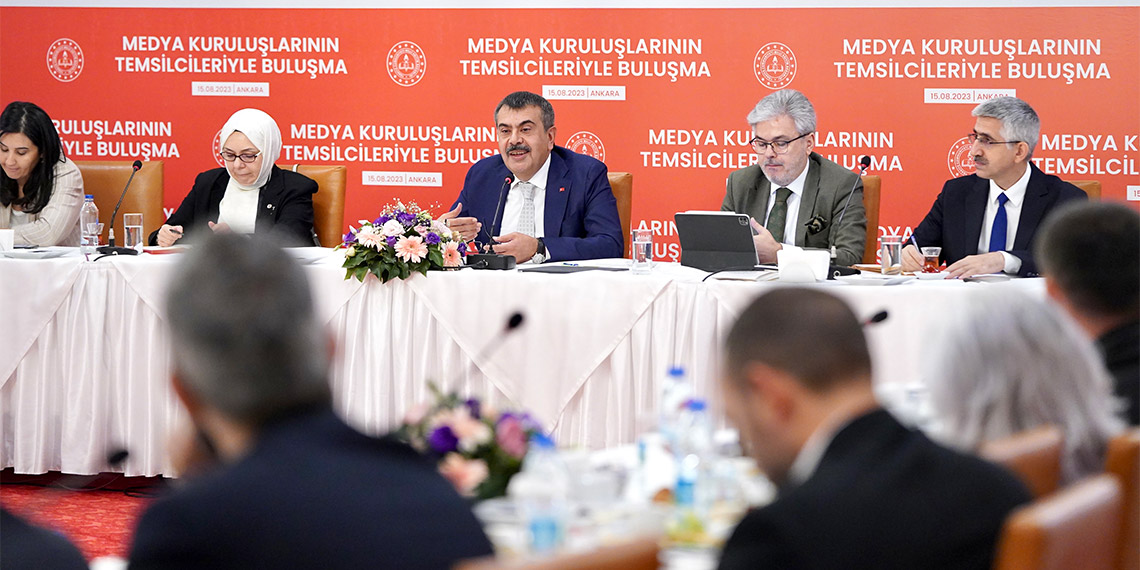 Milli Eğitim Bakanı Yusuf Tekin, özellikle liselerde sınıf tekrarının olmamasından kaynaklanan sorunların bulunduğunu dile getirerek, "Bu zaten bizim de gündemimizdeydi, dolayısıyla bununla ilgili bir tedbir alacağız. Yeni dönemde sınıf tekrarının mümkün olduğu bir süreç söz konusu olacak" dedi.