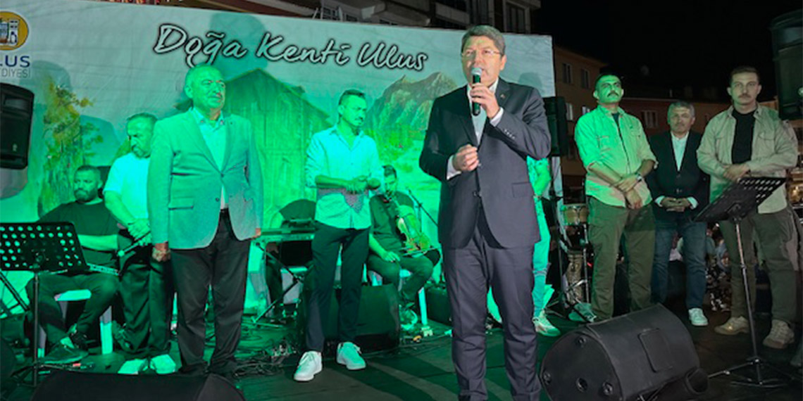 Adalet Bakanı Yılmaz Tunç, "Eğitimden sağlığa, kültürden sosyal politikalara 21 yılda Cumhurbaşkanımızın liderliğinde çok önemli mesafeler aldık. Her engeli aşarak önümüze konulan engelleri sizlerin sayesinde aşarak bugünlere geldik. İnşallah yine insanımızı güçlendirecek politikalara devam edeceğiz” dedi.