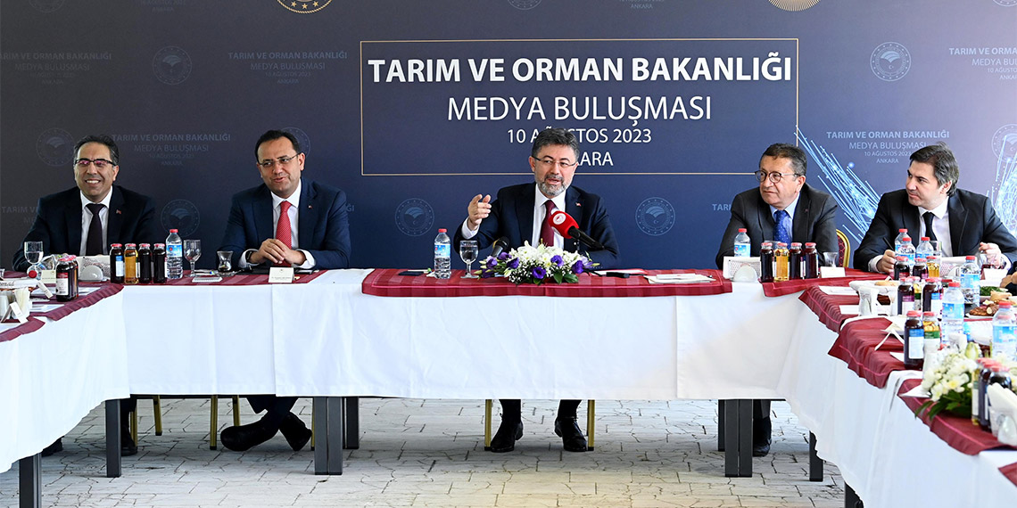 Tarım ve Orman Bakanı İbrahim Yumaklı, "Turizm amaçlı kullandığımız jeotermal enerji tarımda maliyet avantajı sağlayacak" dedi.