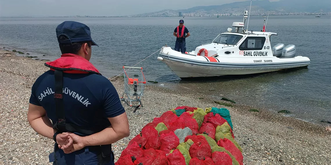 Tarım ve orman bakanlığı balıkçılık ve su ürünleri genel müdürlüğü ekiplerince, yasa dışı balık avcılığı ile mücadele kapsamında 2023'ün ilk 6 ayında, 66 bin 764 denetim yapıldı.