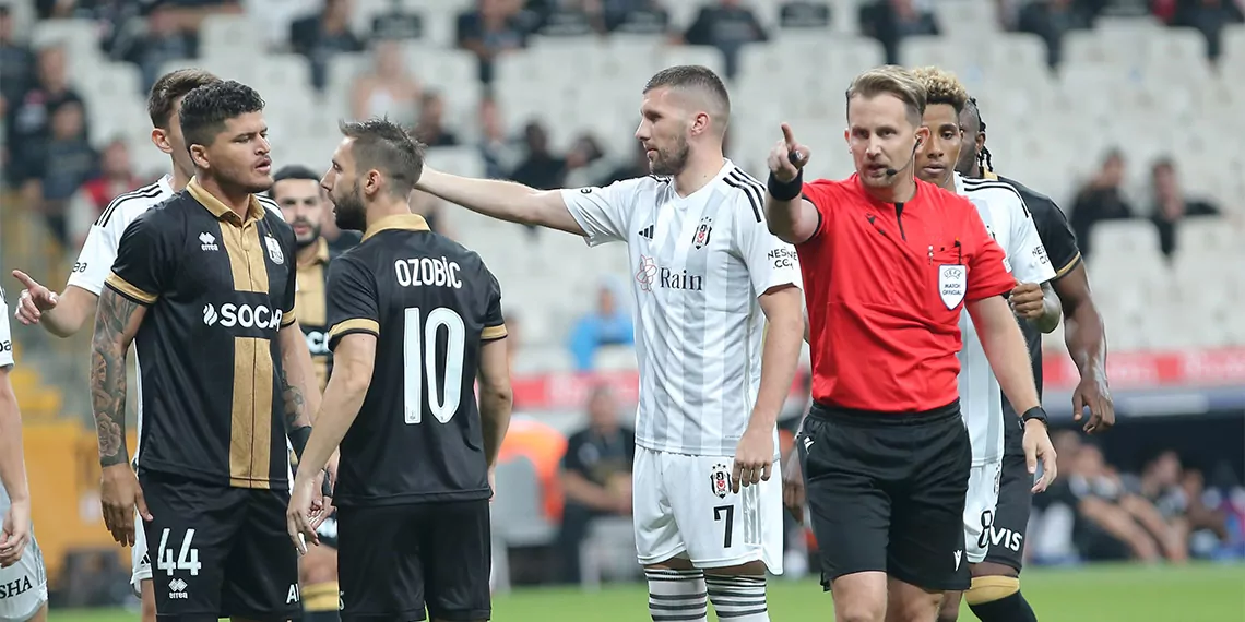 Uefa avrupa konferans ligi 3’üncü ön eleme turu rövanş maçında beşiktaş neftçi bakü'yü 2-1 yenerek play-off turuna adını yazdırdı.