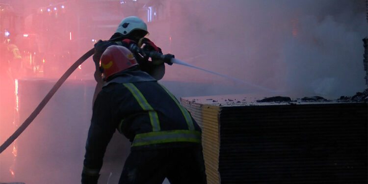 Bursa'da ısı yalıtım fabrikasında yangın