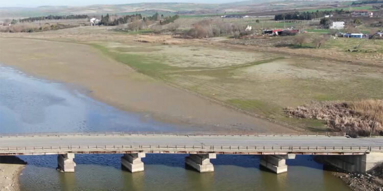 Baraj Gölü kurudu; Tarihi Çakmak Hattı'nı otlar sardı