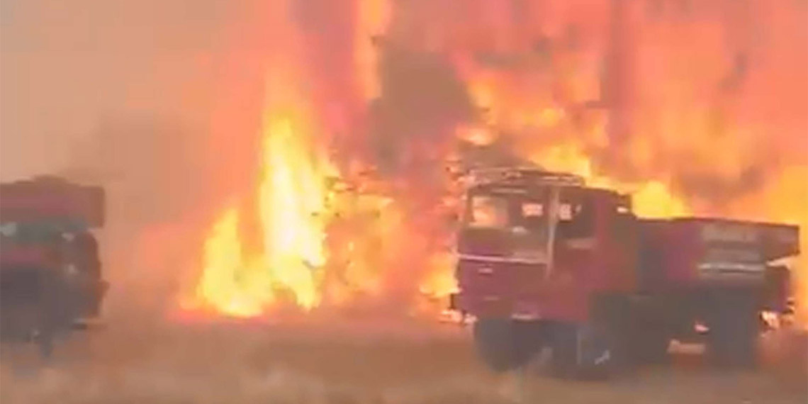 Çanakkale merkeze bağlı Damyeri köyünde çıkan ve 48 saat sonra kontrol altına alınan orman yangının başladığı nokta dron ile görüntülendi. Yangının ilk çıktığı an ise köylüler tarafından cep telefonu kamerasıyla saniye saniye kaydedildi.