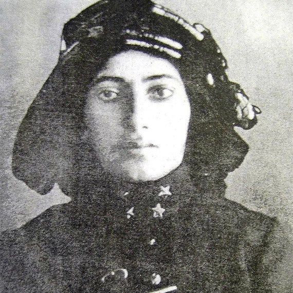 Erzurum Girişimci Kadınlar Derneği Başkanı Araştırmacı Yazar Zekiye Çomaklı, "Türk kadını yumruğunu masaya vurduğunda düşman kaçacak yer arardı" dedi.