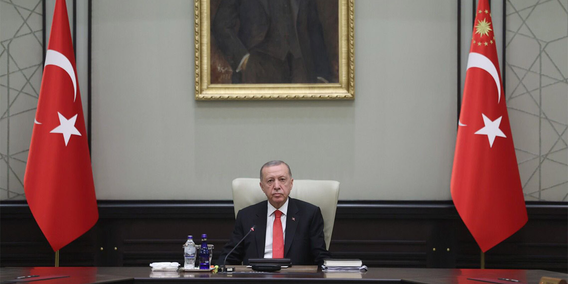 Cumhurbaşkanı Erdoğan "Hep söylediğimiz gibi ekonomide birinci önceliğimiz tüm vatandaşlarımızın refahını mümkün olan en üst seviyeye çıkarmaktır. Milletimizin alım gücünü yeniden eskisinin de üzerine yükseltmek için var gücümüzle çalışıyoruz. Bu sürecin sonunda enflasyonu vatandaşımızın günlük hayatından çıkaracağız. Tüm vatandaşlarımızdan biraz daha sabırlı olmalarını, attığımız ve atacağımız adımlara destek vermesini bekliyoruz dedi.