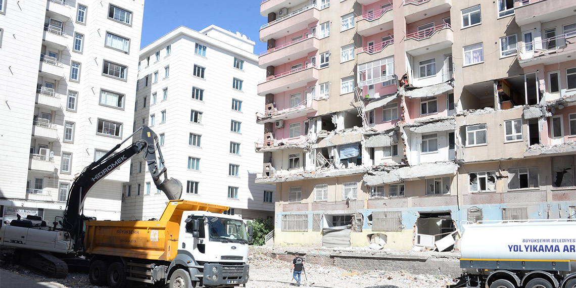 Depremde yıkılan Sözel Apartmanı ile ilgili 3 tahliye